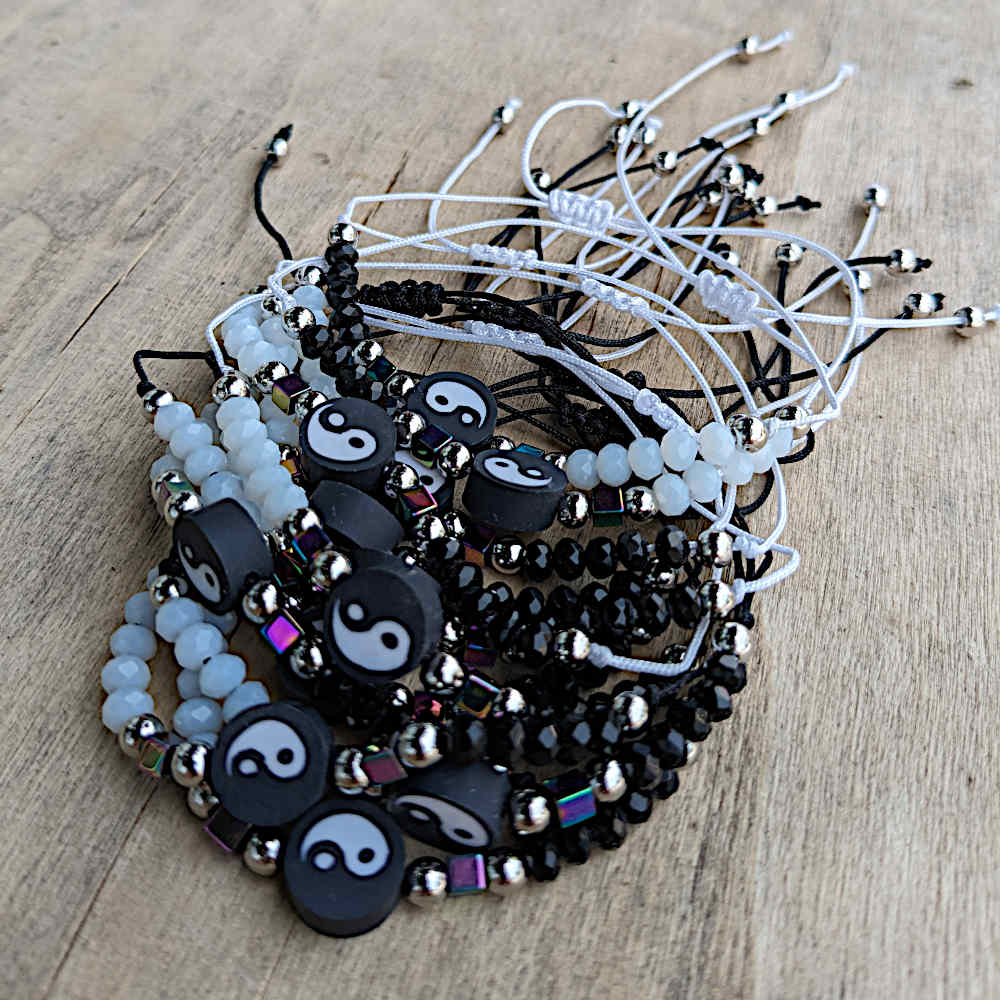 Yin Yang Adjustable String Bracelets – threddies